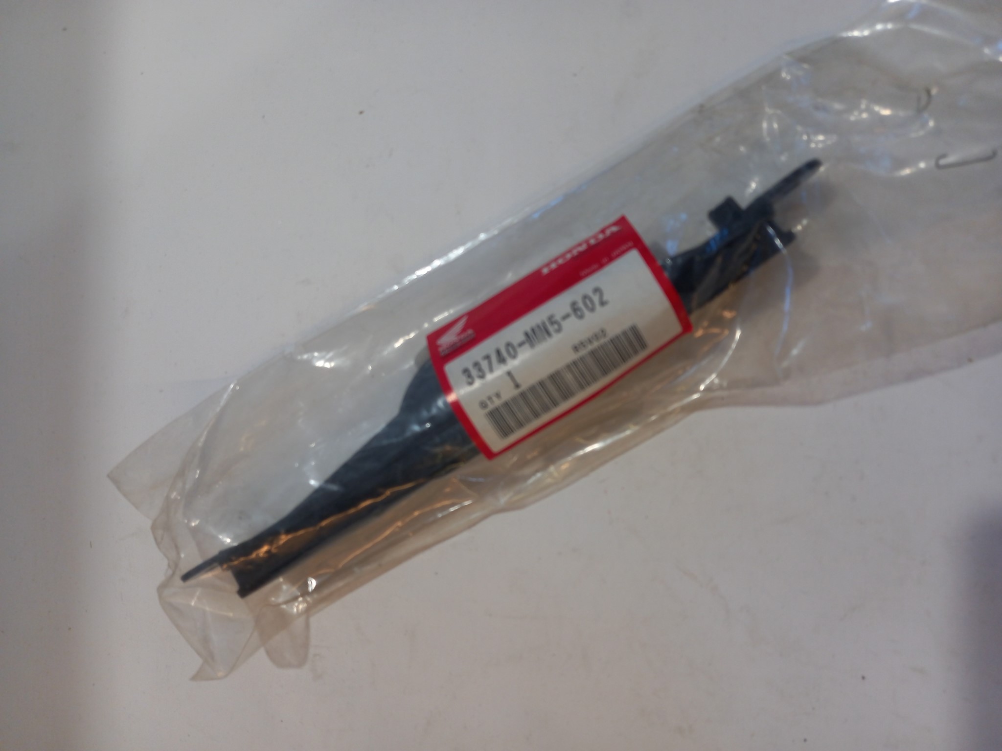 Picture of Honda  BLINDSCHEIBE, R. V. SEITE  33740-MN5-602